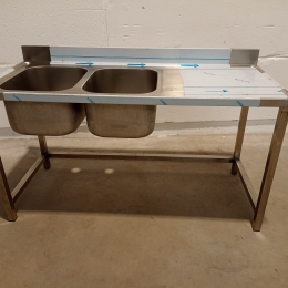 s/s sink with 2 tanks left